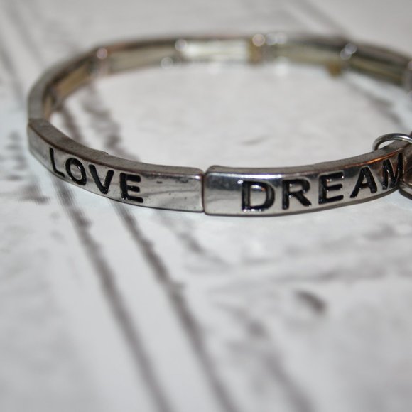 Beautiful silver Live Love Dream charm bracelet 8" - Picture 3 of 5